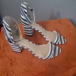 Women's size 12 Navy & White Block heel pump